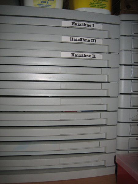 schrank.jpg schrank.jpg